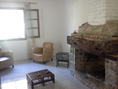 estar con estufa a leña casa lila 