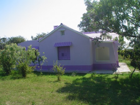 estar con estufa a leña casa lila